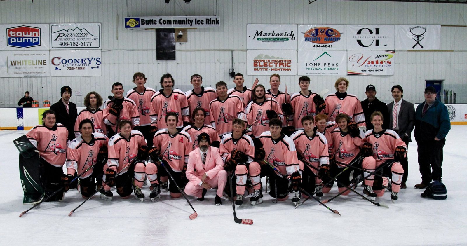  Tech in their special “Pink the Rink” Sweaters (Photo: MT Tech Hockey) 